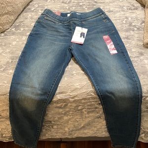 Women’s pull on Jeans